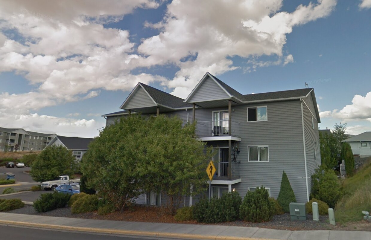 Primary Photo - 220 Baker St