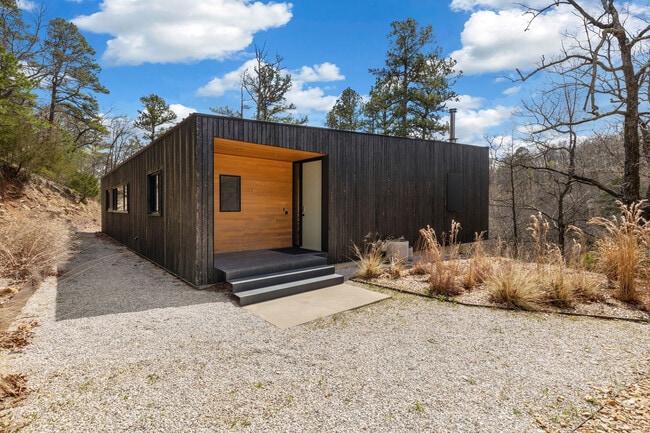 Foto del edificio - 8463 Tanglewood Rd