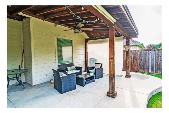 Foto del edificio - 8309 Green Ash Dr