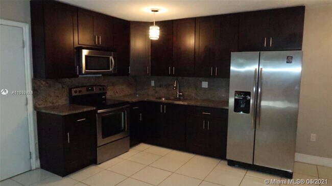 Building Photo - 7208 Fairway Dr