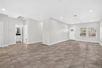Building Photo - 4078 E Welter Ave