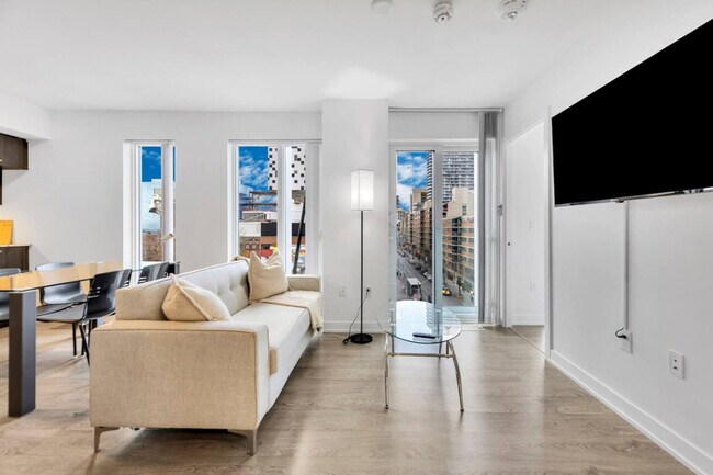 Photo du bâtiment - 50 McCaul St