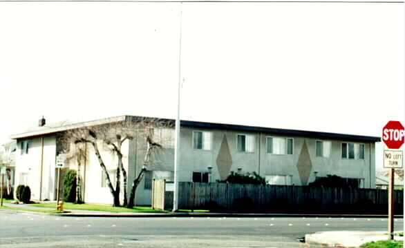 Primary Photo - Pelly Apartments