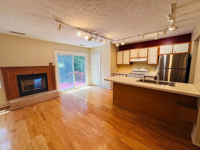 Building Photo - 530 Kamran Dr NW
