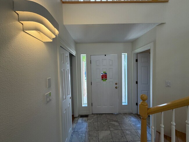 Foto del edificio - 6517 Glen Oak NE