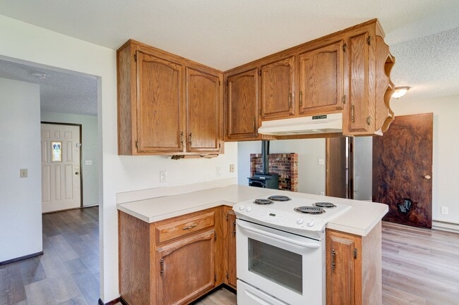 Building Photo - 3 Bedroom, 2 Bath with Garage and Fenced Yard