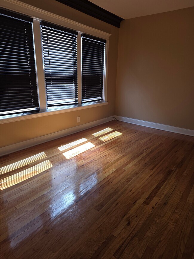 Foto del edificio - 7834 S Langley Ave