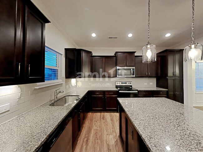 Foto del edificio - 500 Horseman Park Pl