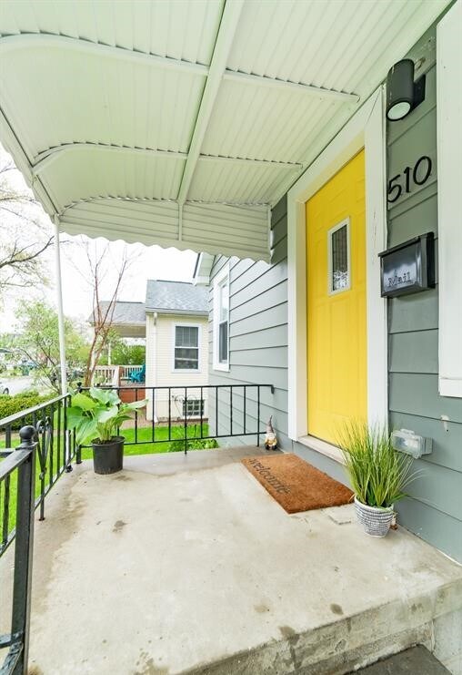 Building Photo - 510 E Oakridge St