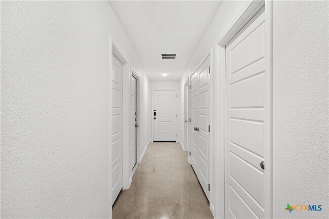 Foto del edificio - 1230 Concord Dr