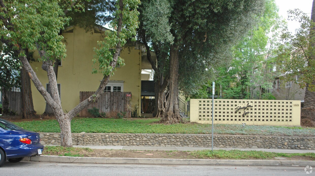 Foto principal - 626 Prospect Ln