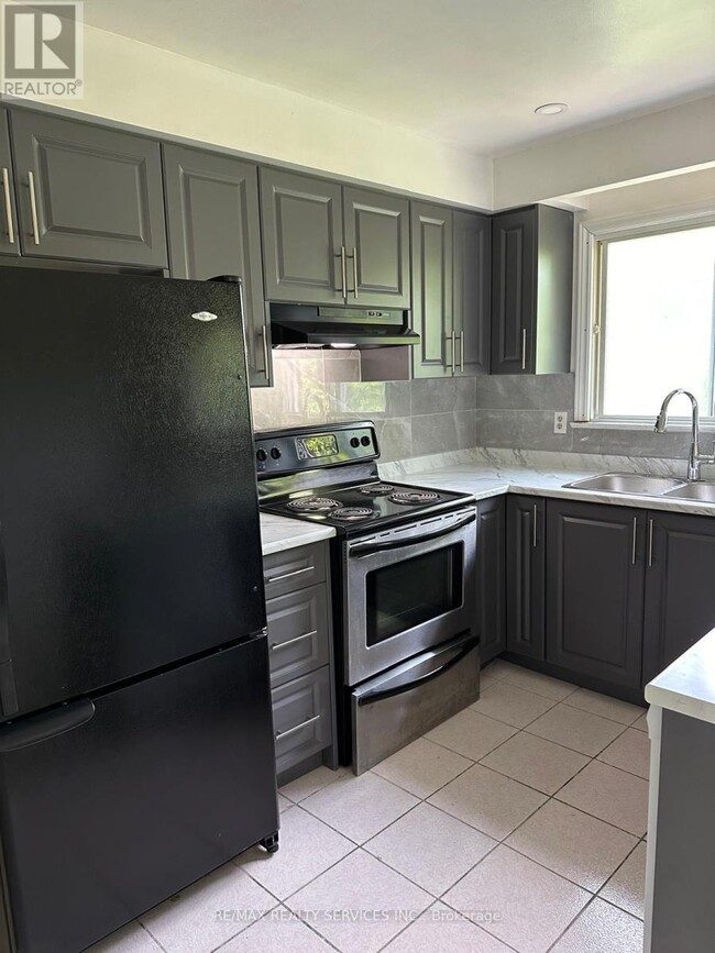 Building Photo - 134 Jade Crescent