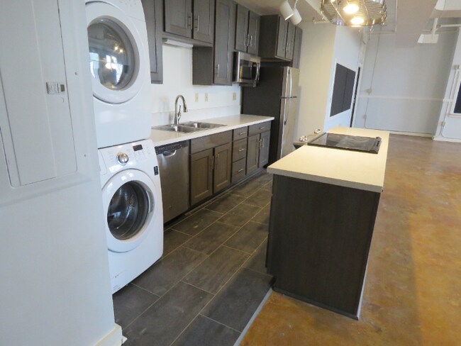 Building Photo - 1401 Scott St