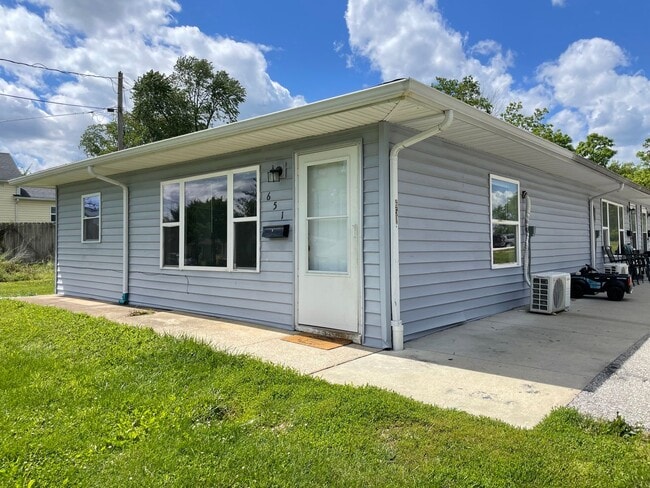 Building Photo - 1 Bed 1 Bath Apartment For Rent in TROY, MO