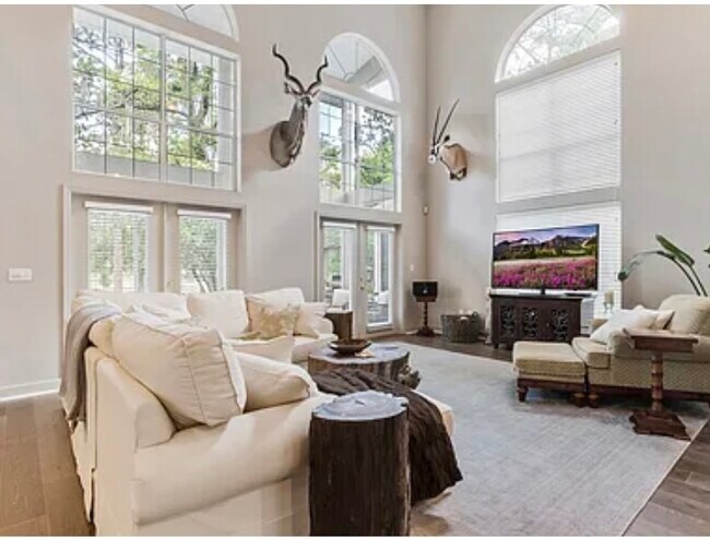 Building Photo - 10947 Palmetto Blvd