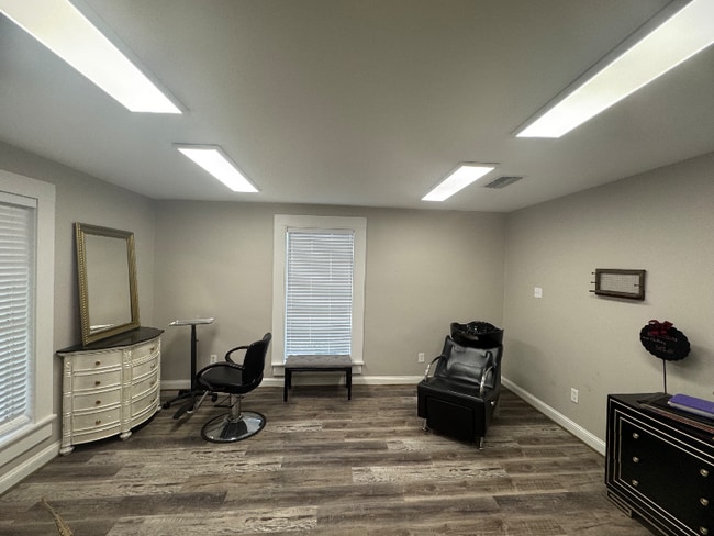 Photo - 403 W Main St House