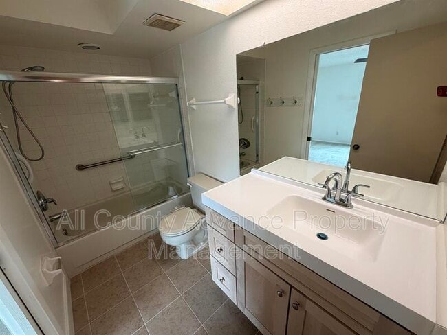 Building Photo - 2751 S Pines Dr