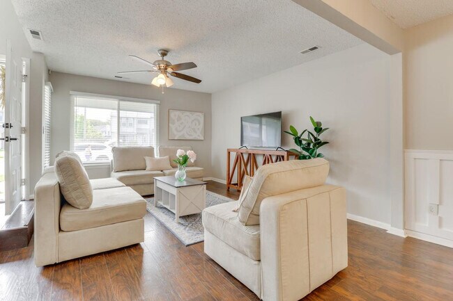 Foto del edificio - 749 Quesnel Dr