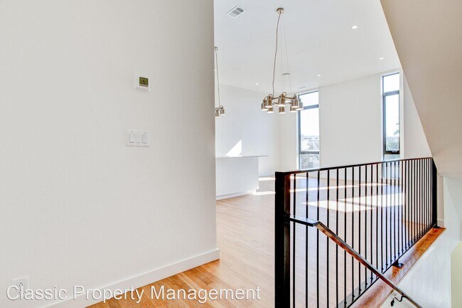 Building Photo - 3 br, 2.5 bath House - 444 W. Morphy Street