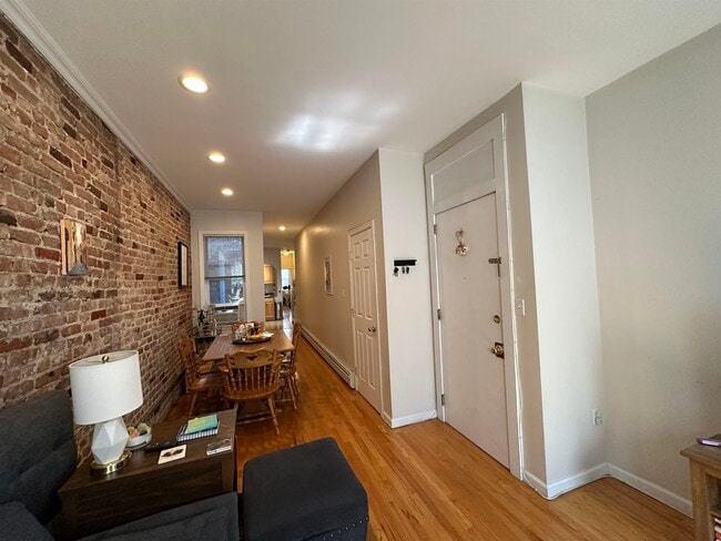 Building Photo - 273 Webster Ave