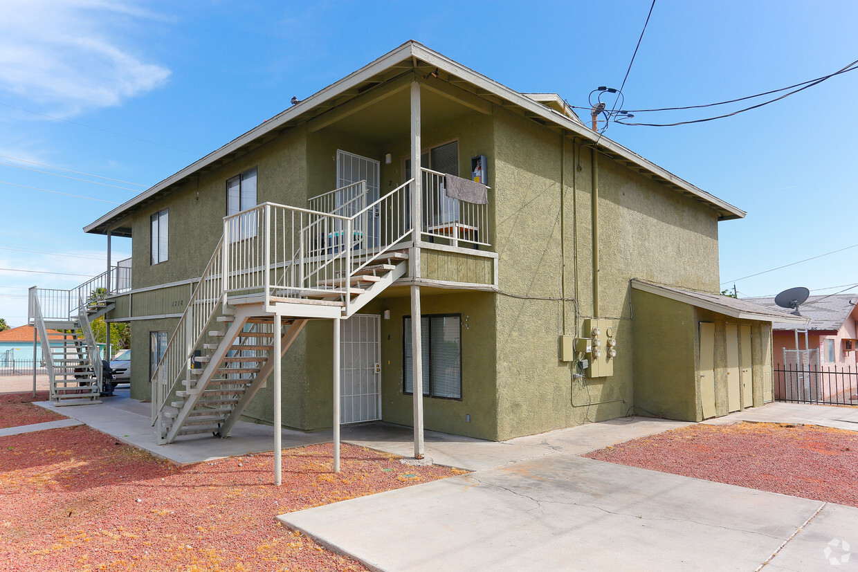 Primary Photo - 1316 E Carson Ave