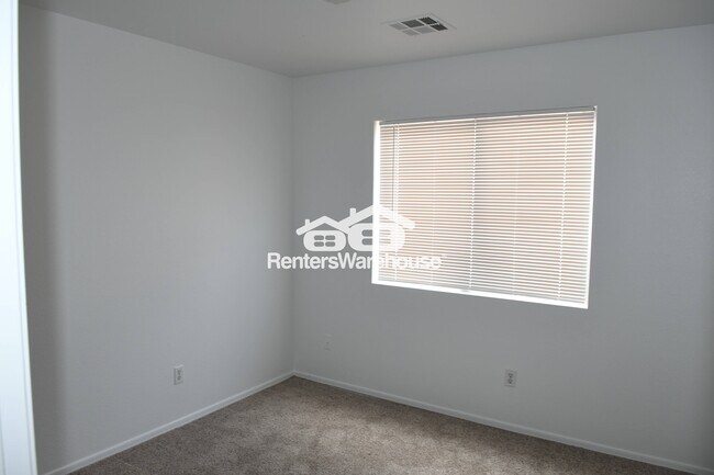 Foto del edificio - 1623 E Silverbirch Ave