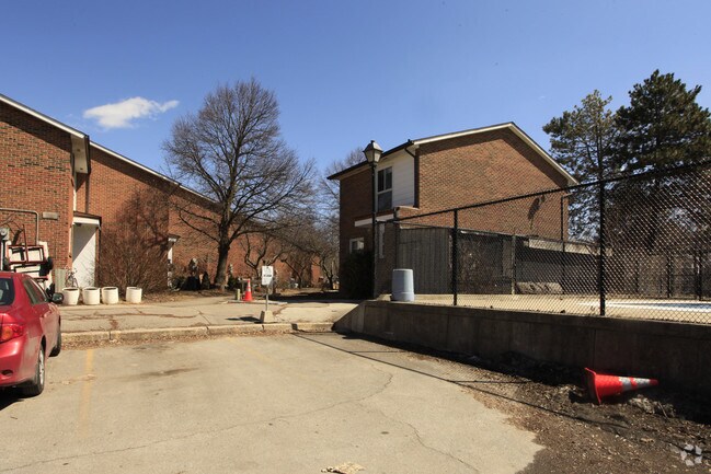Building Photo - 85 Henderson Avenue Townhomes
