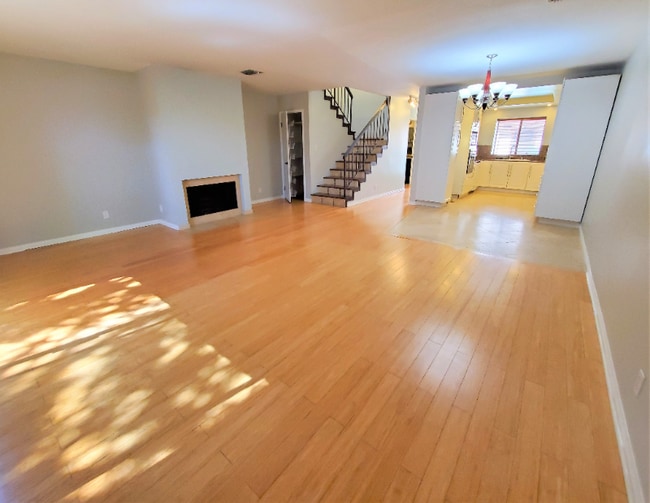 Building Photo - 4365 McLaughlin Ave