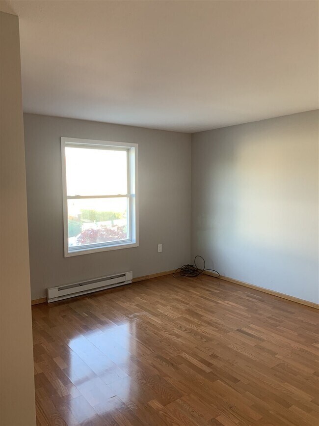 Building Photo - 378-380 Halladay St