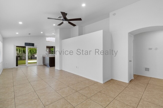 Foto del edificio - 4143 E Anderson Dr