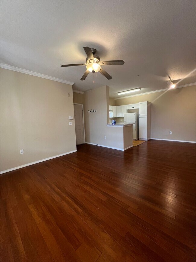 Building Photo - 2 BEDROOM 1 BATH CONDO REMODELED available...