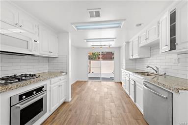 Foto del edificio - 1587 Catalina St