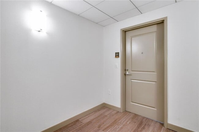 Building Photo - 3338 Peachtree Rd NE