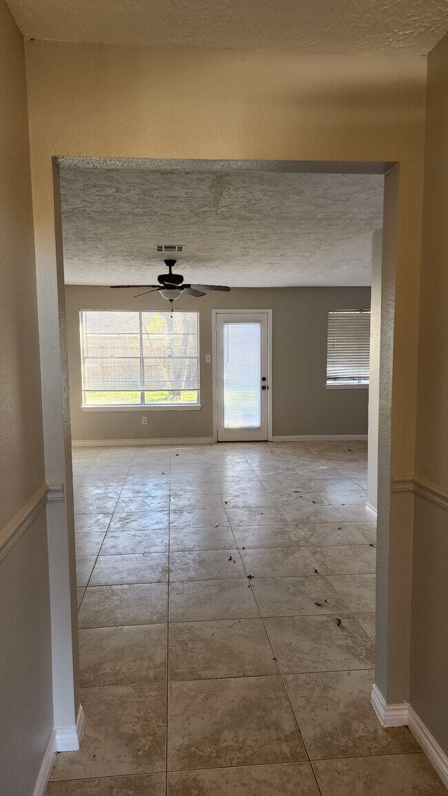 Foto del edificio - 9908 Thrush St