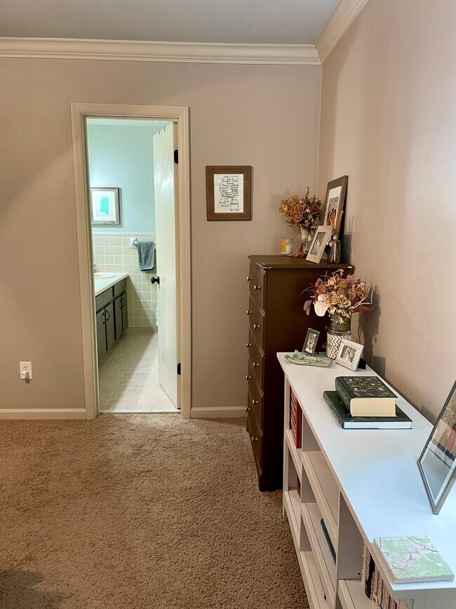 Building Photo - 863 Vestavia Villa Court