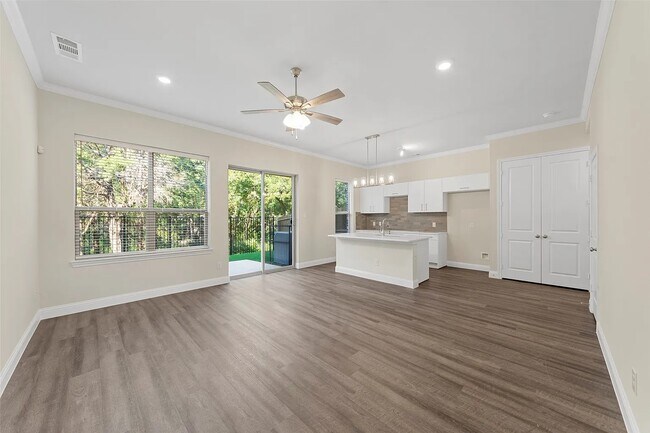 Foto del edificio - 6353 Mason Ct