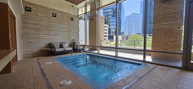 Foto del edificio - 10610 NE 9th Pl