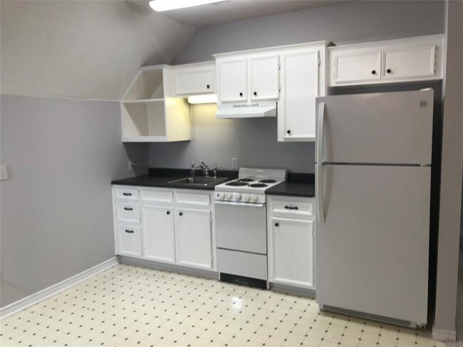 Building Photo - 10027 Crestwater Cir