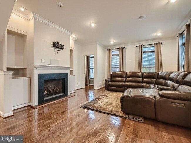 Building Photo - 121 Albemarle St