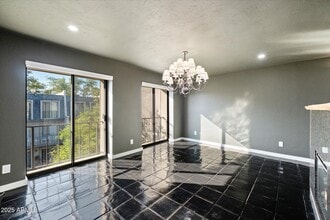 Building Photo - 1018 E Osborn Rd