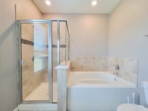 Building Photo - 14202 Persimmon Woods Dr