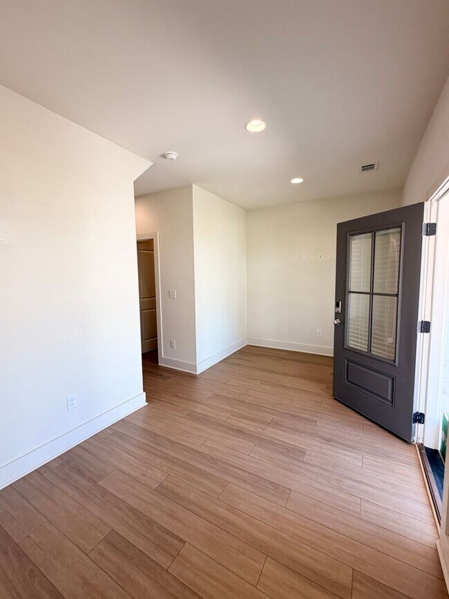Foto del edificio - 310 E Thach Ave