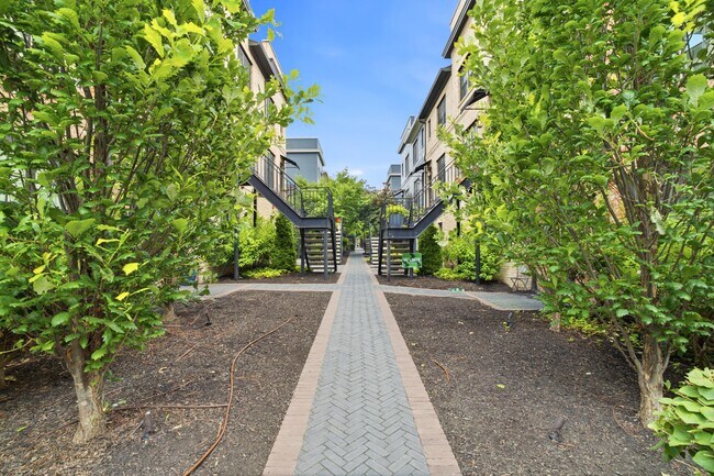 Foto del edificio - 84 Normandy Ave