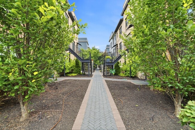 Building Photo - 84 Normandy Ave