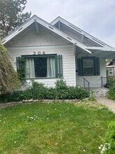 Building Photo - 306 Cedar St