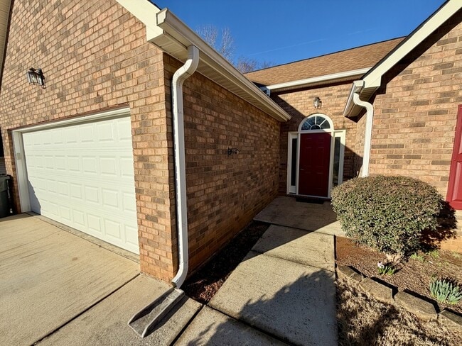 Foto del edificio - 204 Jessie Ct