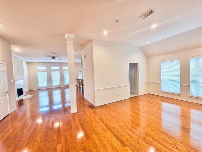 Building Photo - 3519 Chesapeake Ct