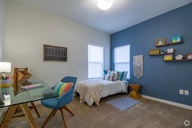 2 BR, 2 BA - 950SF - San Isidro - Washer/Dryer Included