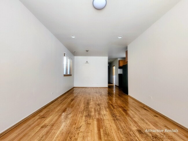 Photo - 728 W 50th St (Chicago, IL) Apartment