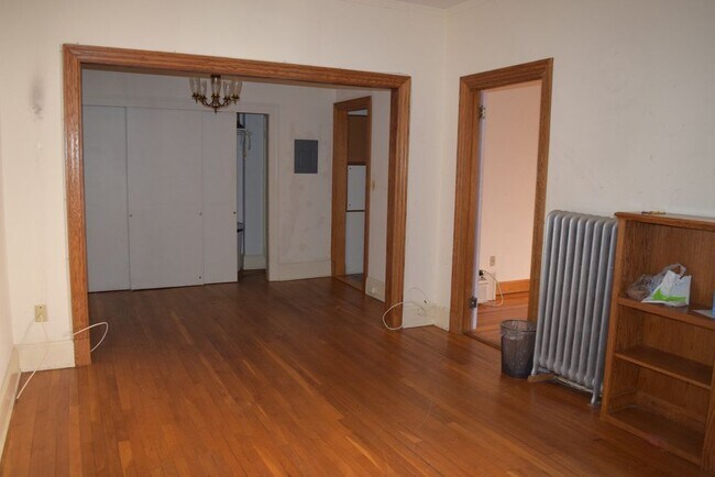 Building Photo - 103 W 39th St